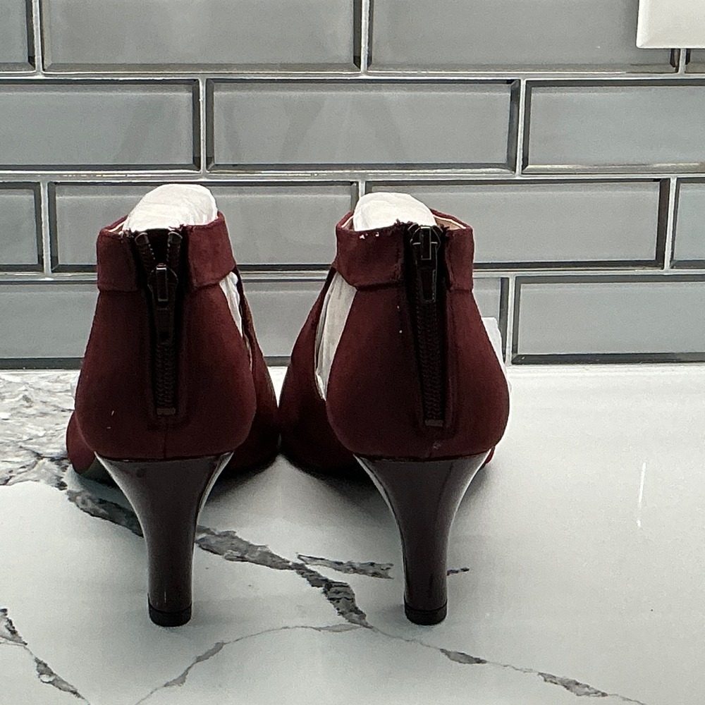 LifeStride Giovanna 2 Wine Suede Block Heel Cutout Ankle Bootie Pumps 9.5 WIDE - Picture 4 of 6